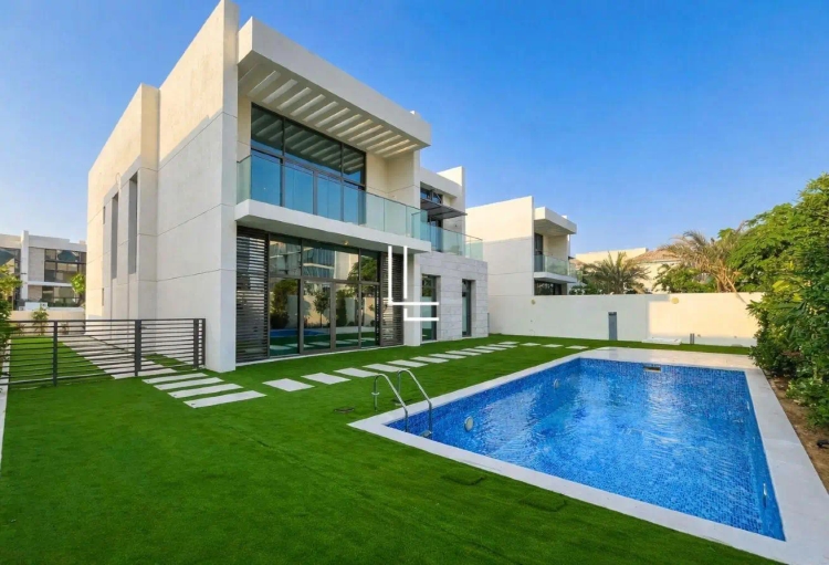 Contemporary 5BR Furnished Luxury Villa