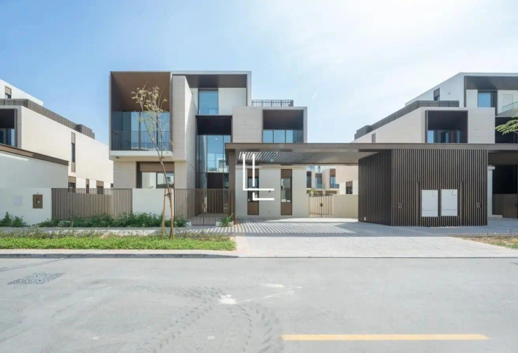 Refined 5BR Villa | Prime Community