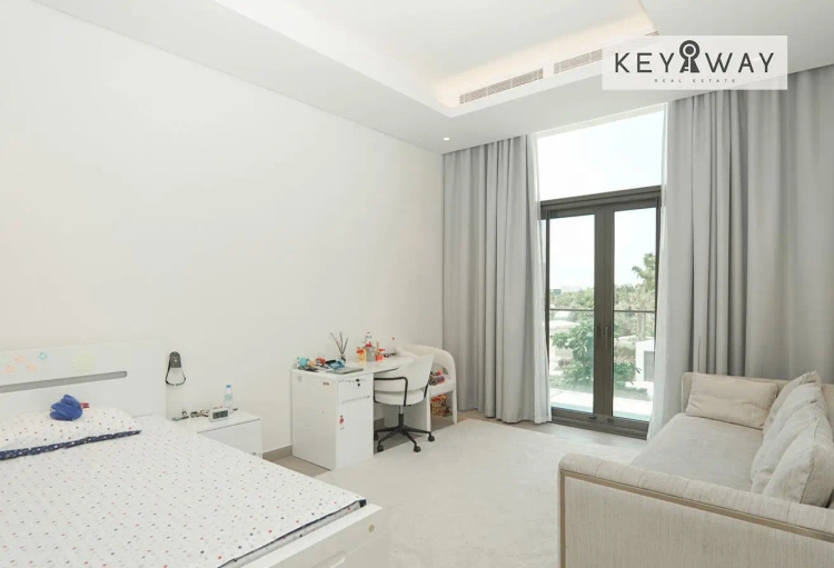 5BR Near Lagoon | Upgraded | Vacant on Transfer